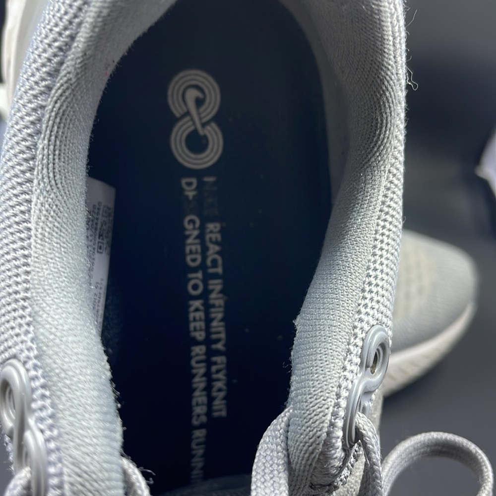 Nike women’s tennis shoes - Picture 11 of 11
